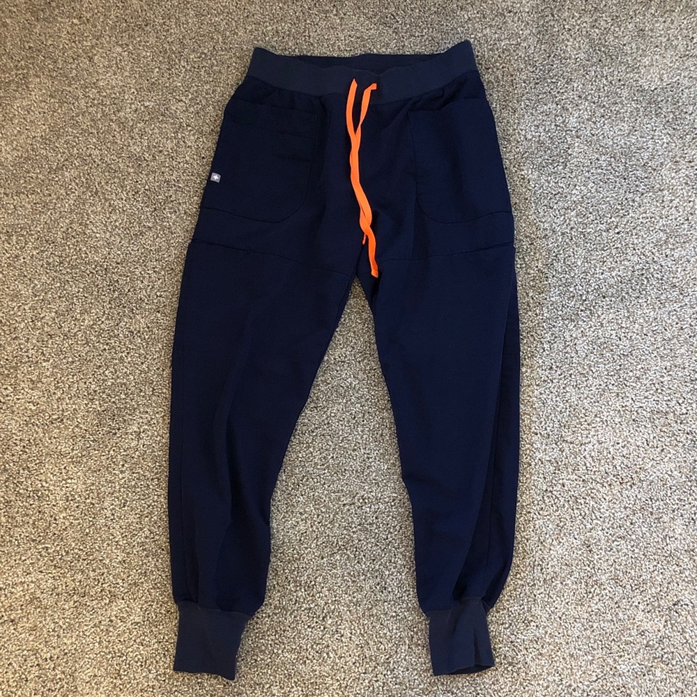 Figs Navy size small scrub joggers